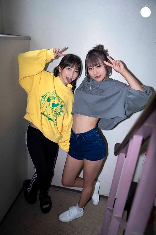 1mln00001 ハメ撮りレズH ボンビーガールな大学生！「アタシと…ちょっとエッチな配信してみない？」生活費と親友のココロを手に入れる方法 冬愛ことね 北城希 貧乳 サンプル2